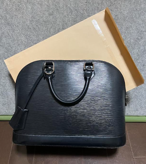 ルイヴィトン エピ アルマ は、卒業式・入学式に使える？中古で買う際 